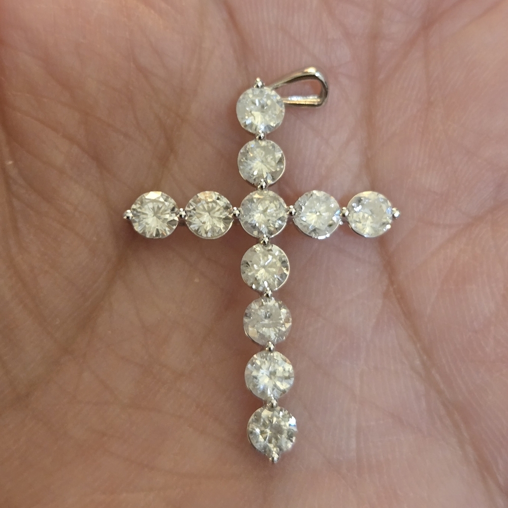 2 carat Diamond Cross Pendant in K18 Solid white gold